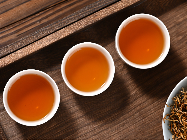 茶知識：紅茶的湯色是越紅越好嗎？教你看懂紅茶湯色-葉片情茶業